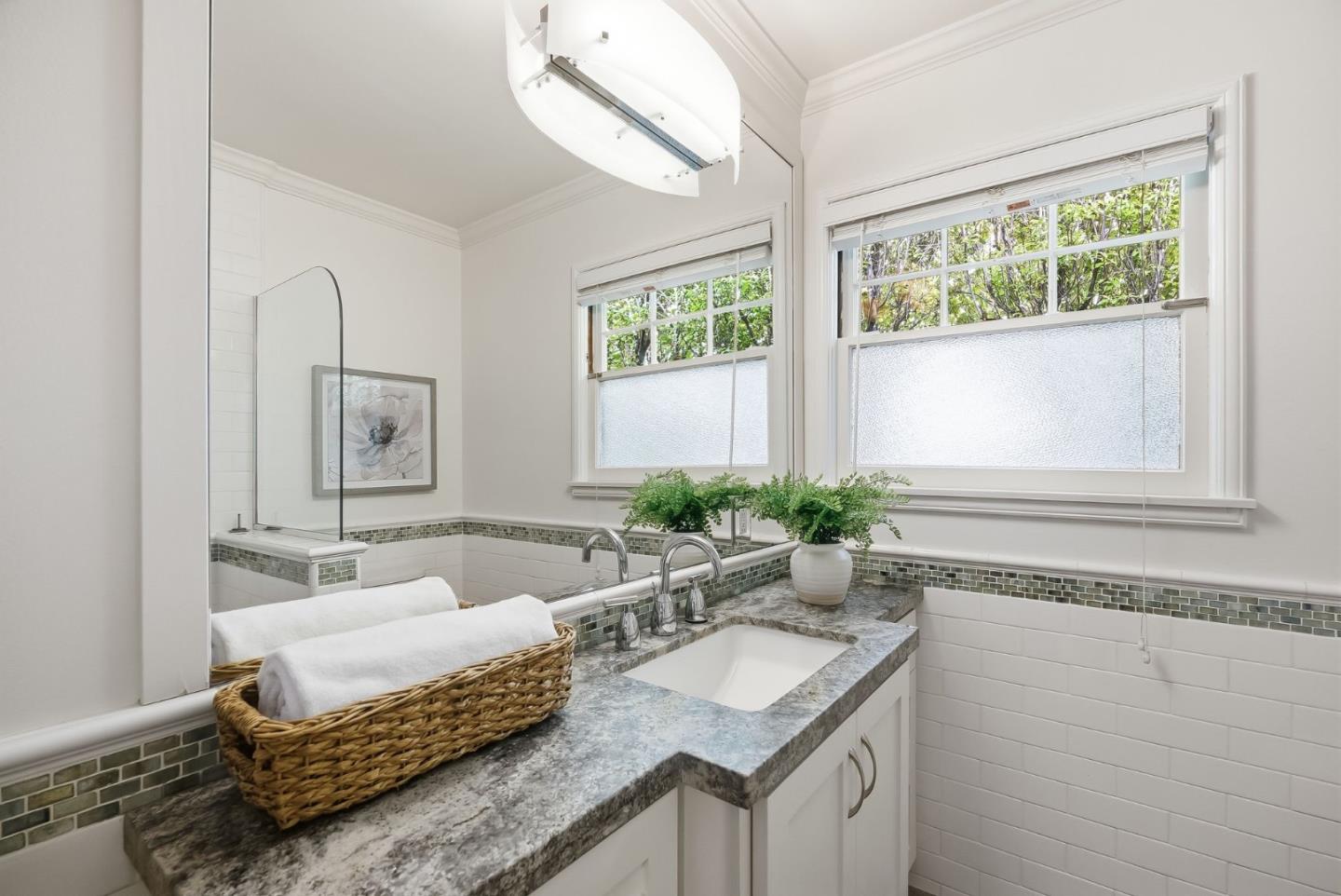 Detail Gallery Image 24 of 33 For 2024 Eaton Ave, San Carlos,  CA 94070 - 3 Beds | 2 Baths