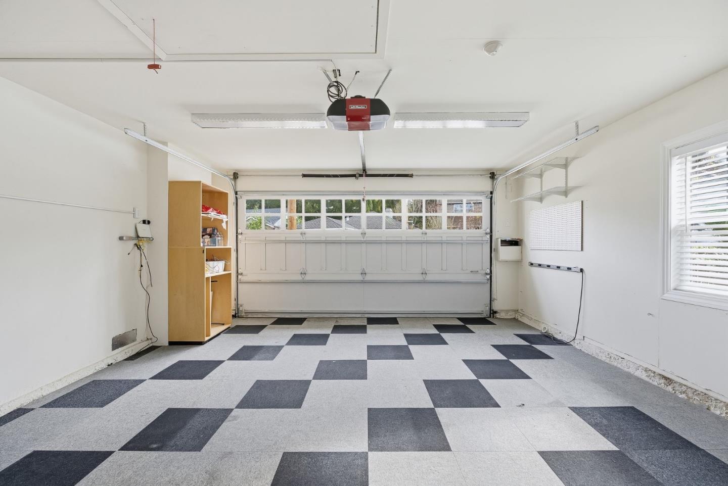 Detail Gallery Image 26 of 33 For 2024 Eaton Ave, San Carlos,  CA 94070 - 3 Beds | 2 Baths