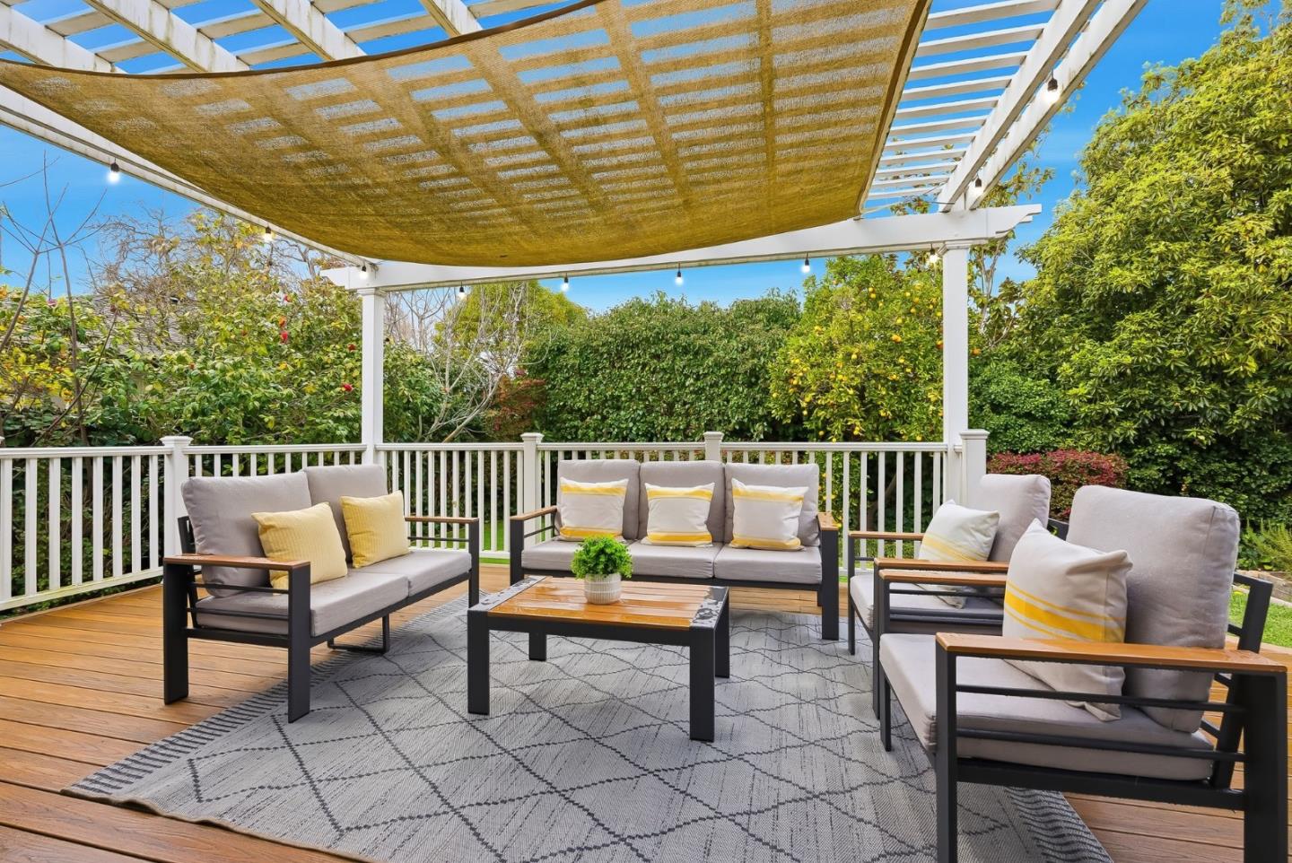 Detail Gallery Image 27 of 33 For 2024 Eaton Ave, San Carlos,  CA 94070 - 3 Beds | 2 Baths