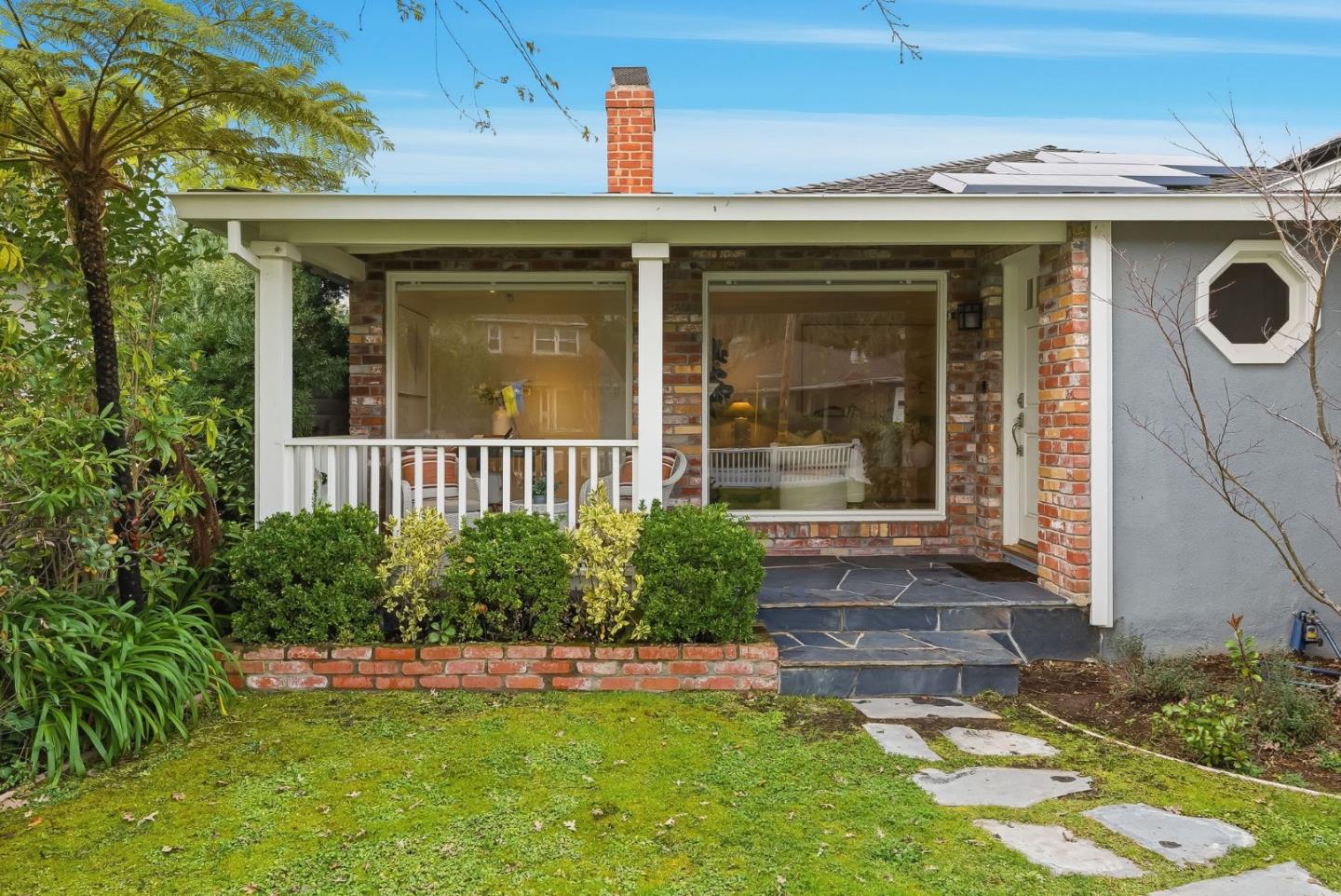 Detail Gallery Image 3 of 33 For 2024 Eaton Ave, San Carlos,  CA 94070 - 3 Beds | 2 Baths