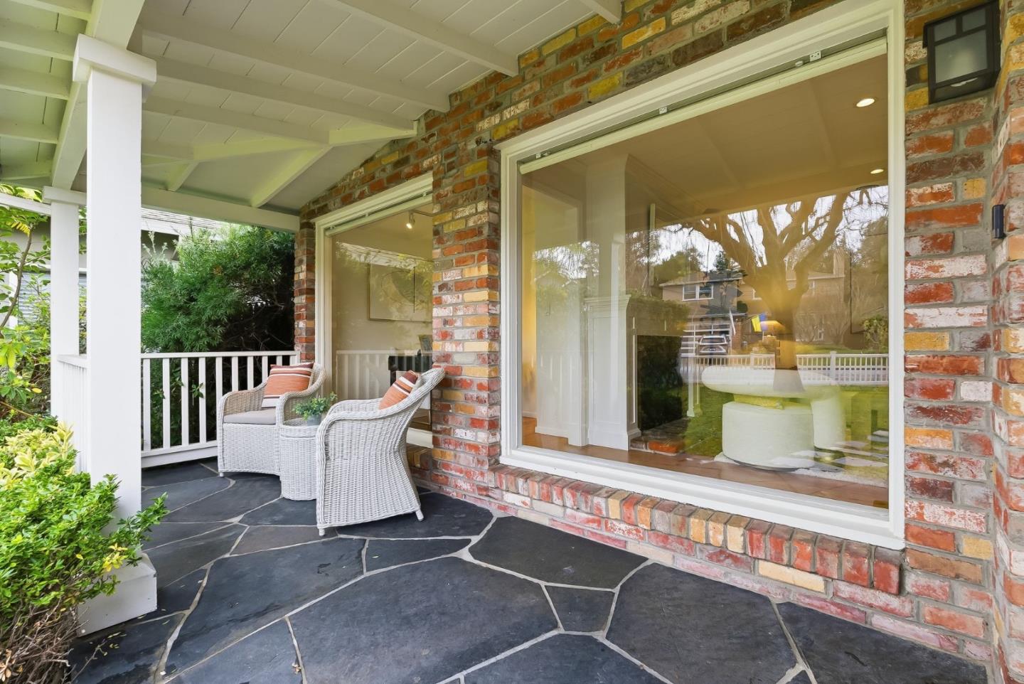 Detail Gallery Image 4 of 33 For 2024 Eaton Ave, San Carlos,  CA 94070 - 3 Beds | 2 Baths