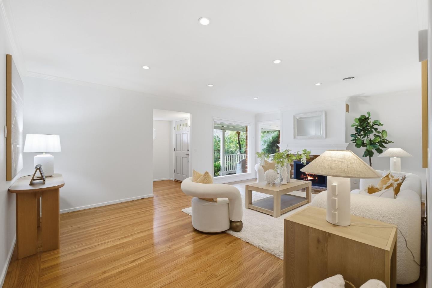 Detail Gallery Image 7 of 33 For 2024 Eaton Ave, San Carlos,  CA 94070 - 3 Beds | 2 Baths