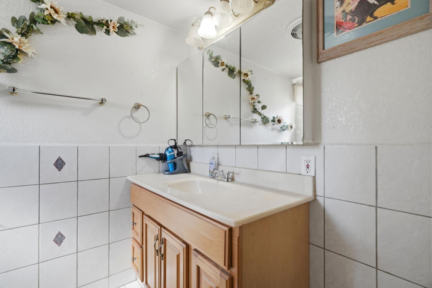 Detail Gallery Image 16 of 19 For 1191 Manzano Way, Sunnyvale,  CA 94089 - 3 Beds | 3 Baths