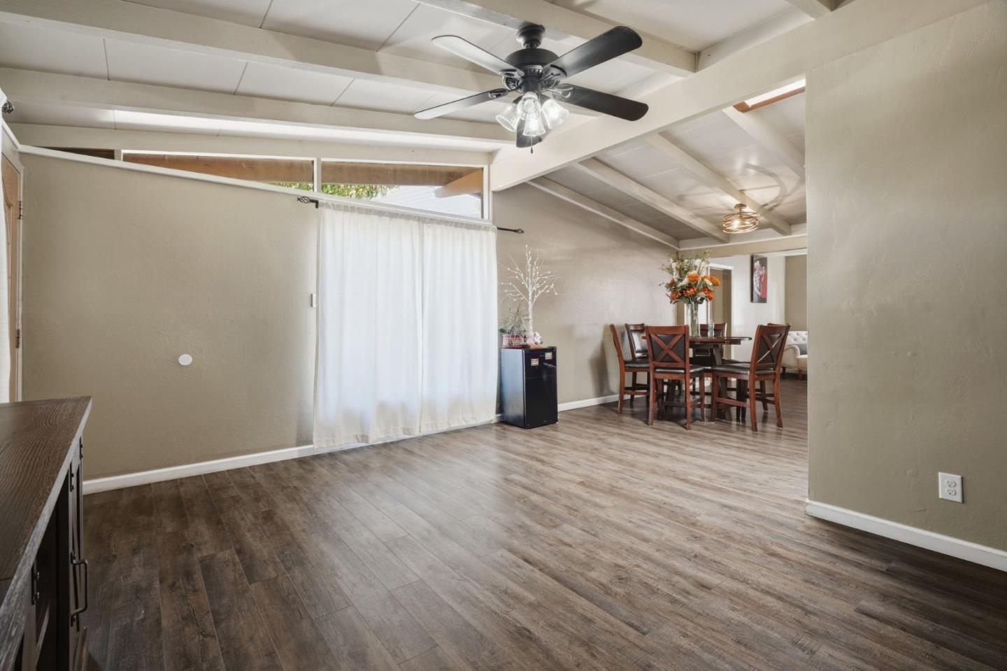 Detail Gallery Image 8 of 19 For 1191 Manzano Way, Sunnyvale,  CA 94089 - 3 Beds | 3 Baths