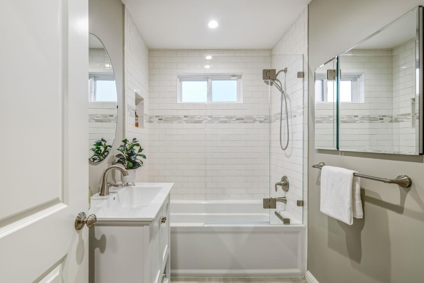 Detail Gallery Image 15 of 40 For 380 San Carlos Ave, Redwood City,  CA 94061 - 3 Beds | 2 Baths