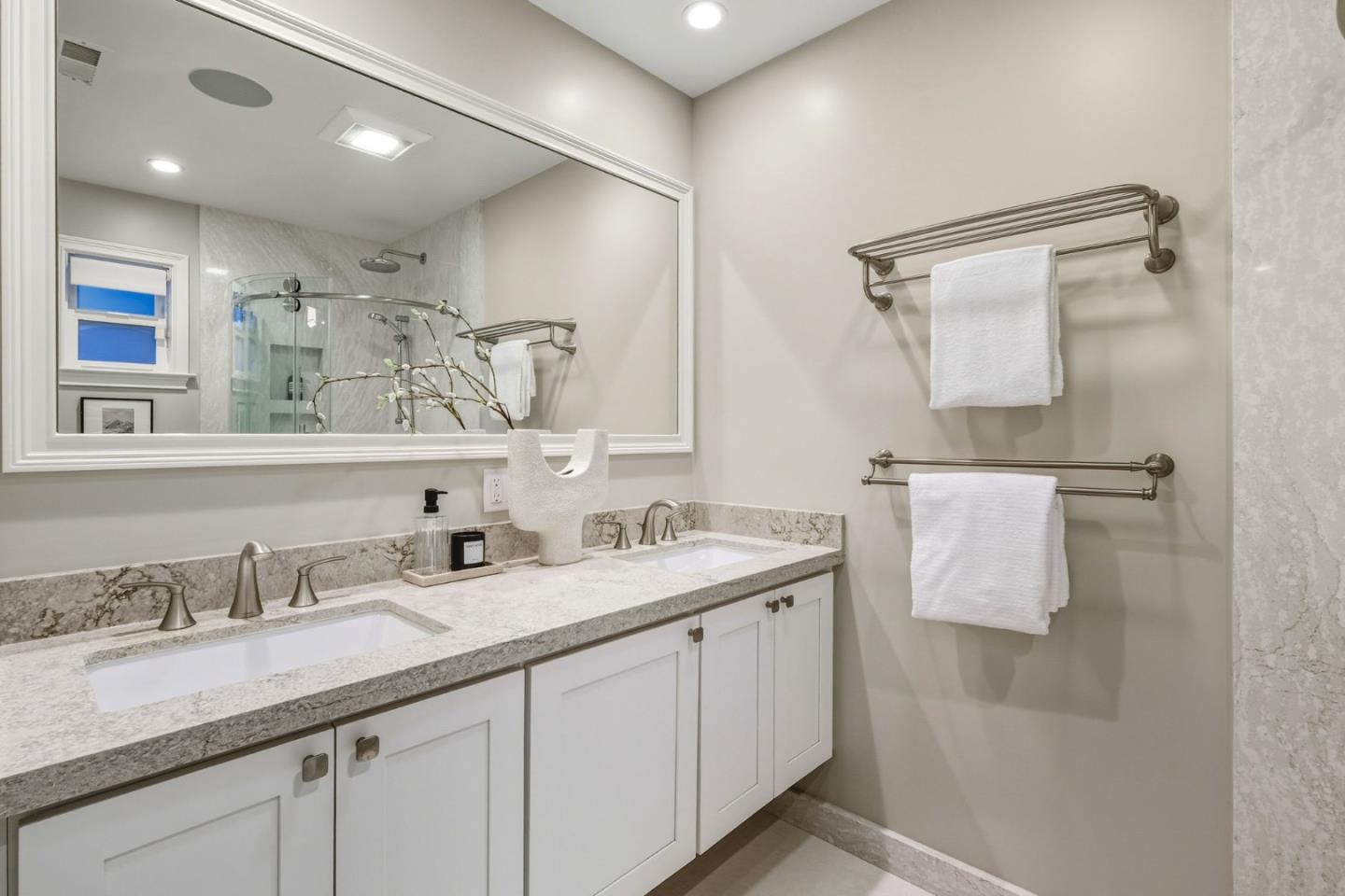 Detail Gallery Image 20 of 40 For 380 San Carlos Ave, Redwood City,  CA 94061 - 3 Beds | 2 Baths