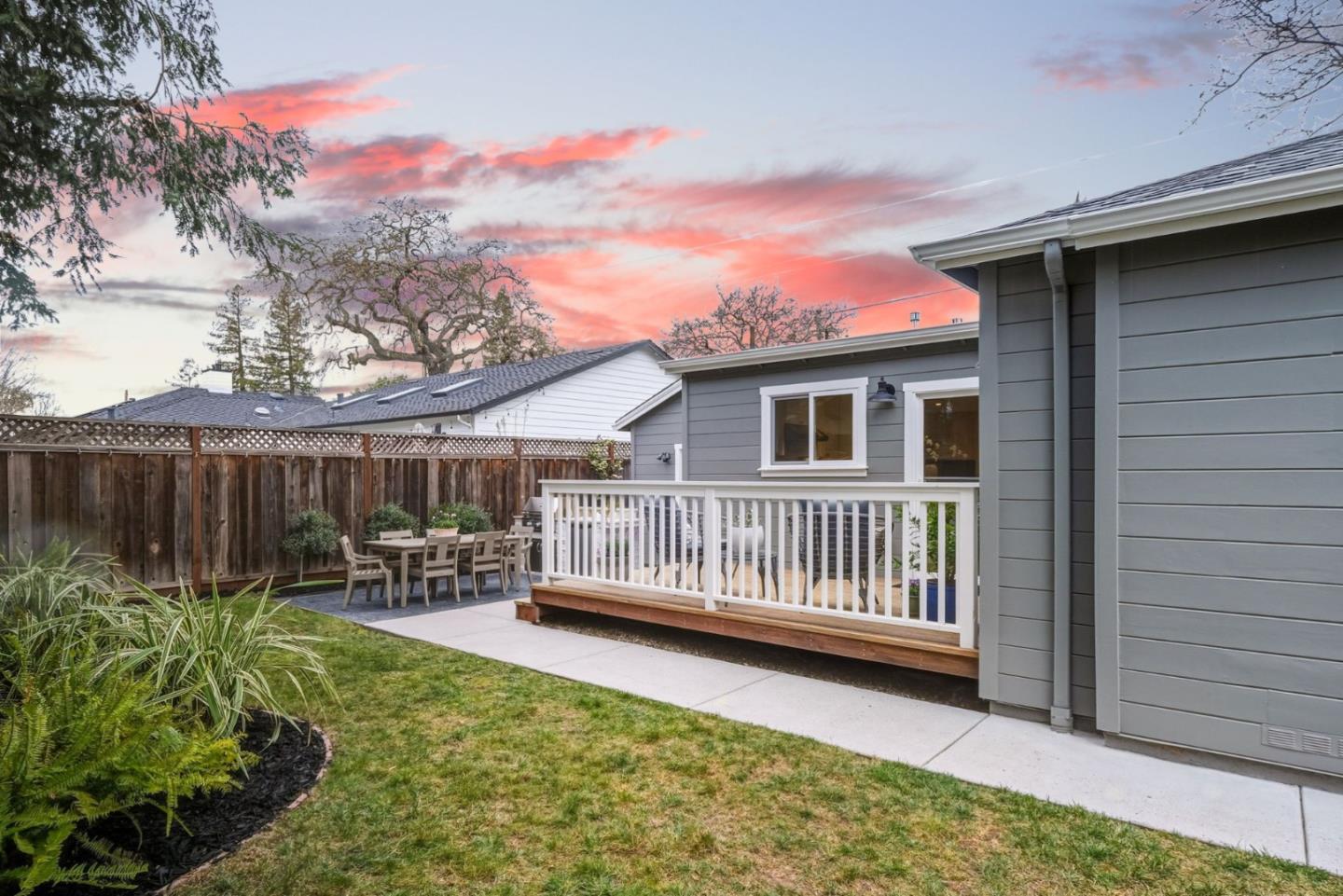 Detail Gallery Image 25 of 40 For 380 San Carlos Ave, Redwood City,  CA 94061 - 3 Beds | 2 Baths