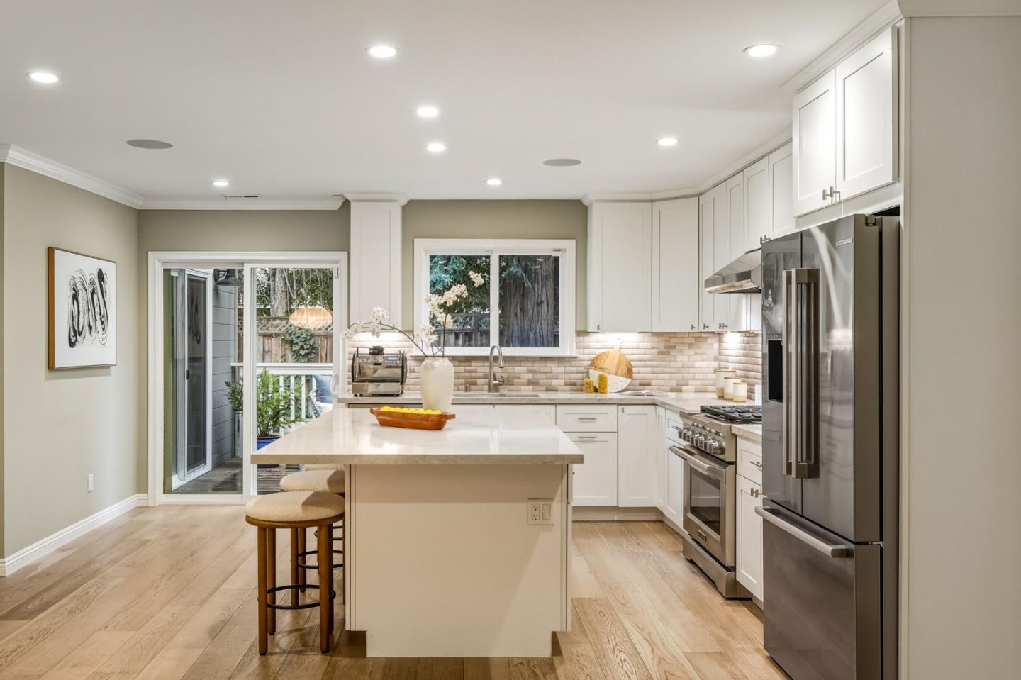 Detail Gallery Image 7 of 40 For 380 San Carlos Ave, Redwood City,  CA 94061 - 3 Beds | 2 Baths