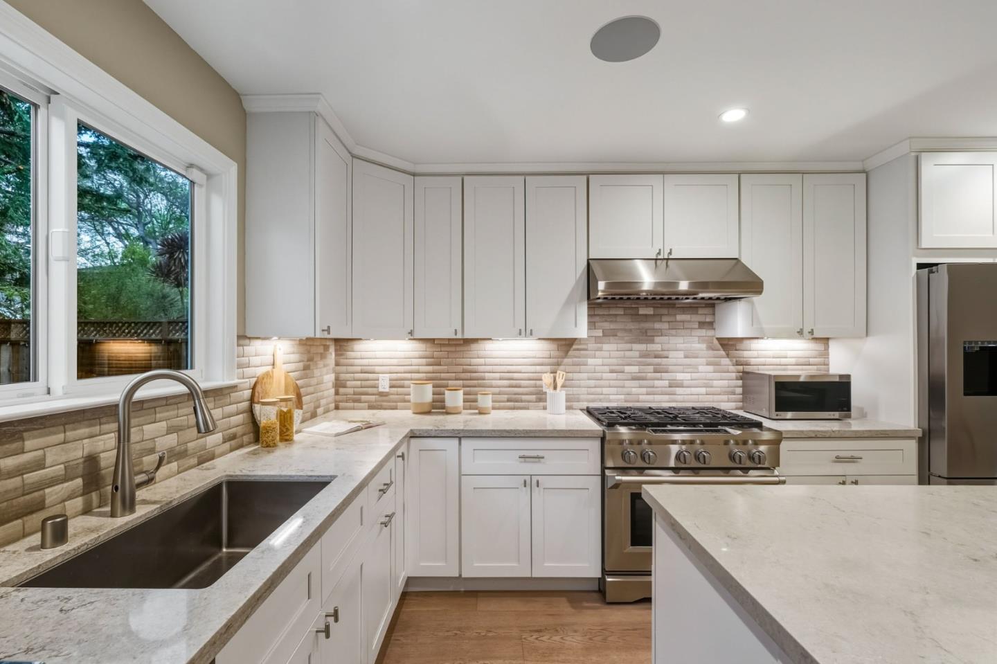 Detail Gallery Image 8 of 40 For 380 San Carlos Ave, Redwood City,  CA 94061 - 3 Beds | 2 Baths