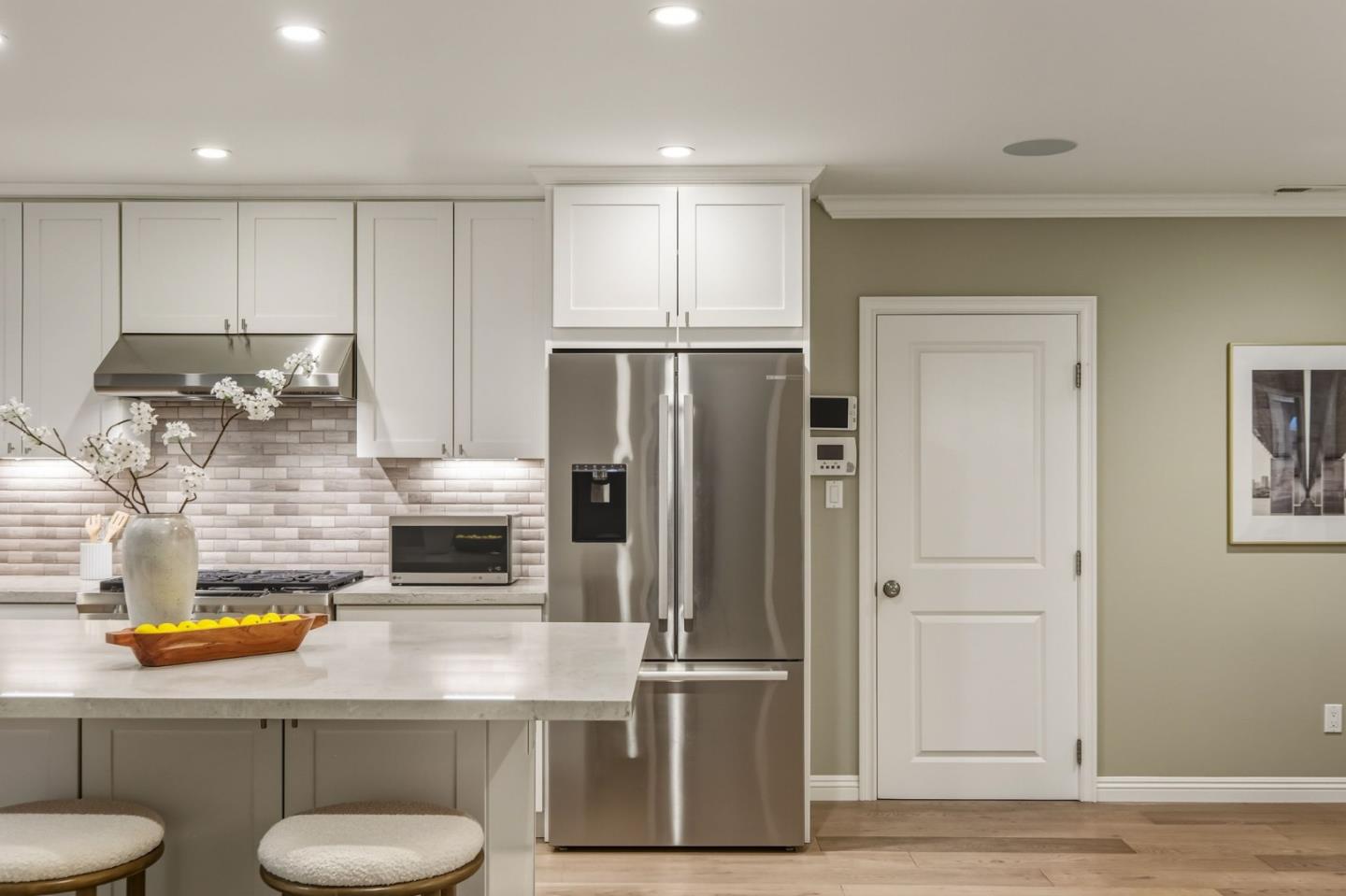 Detail Gallery Image 9 of 40 For 380 San Carlos Ave, Redwood City,  CA 94061 - 3 Beds | 2 Baths