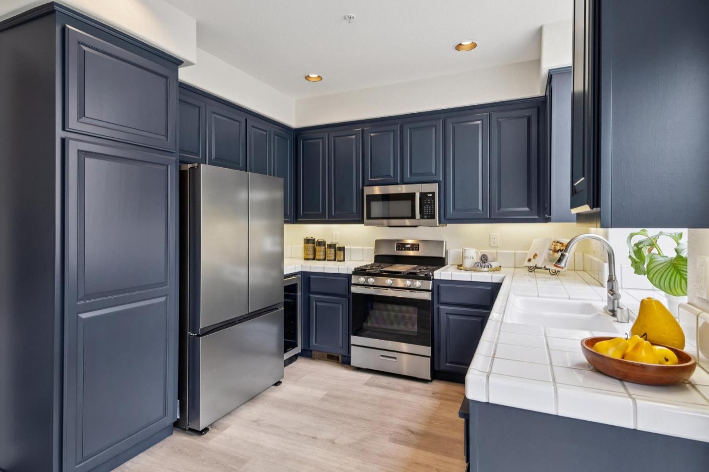 Detail Gallery Image 20 of 50 For 1148 La Rochelle Ter #F,  Sunnyvale,  CA 94089 - 3 Beds | 2/1 Baths