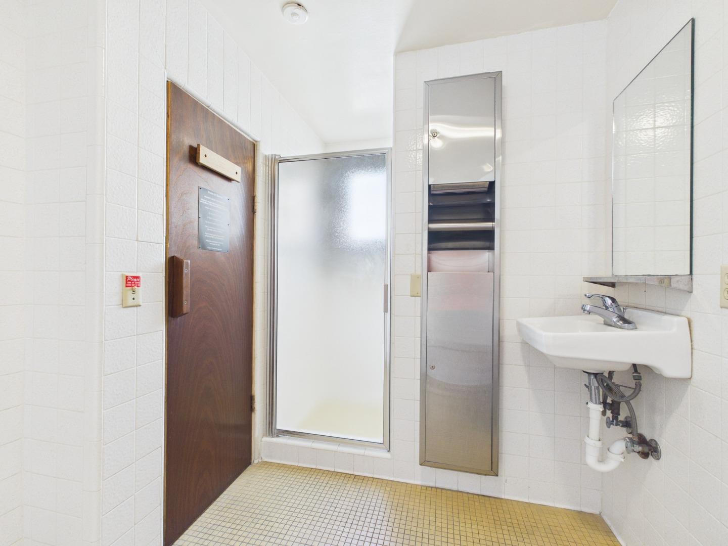Detail Gallery Image 28 of 37 For 500 Glenwood #123,  Monterey,  CA 93940 - 1 Beds | 1 Baths