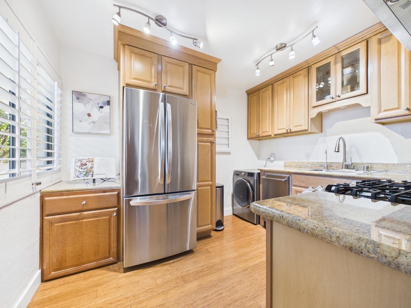 Detail Gallery Image 4 of 37 For 500 Glenwood #123,  Monterey,  CA 93940 - 1 Beds | 1 Baths