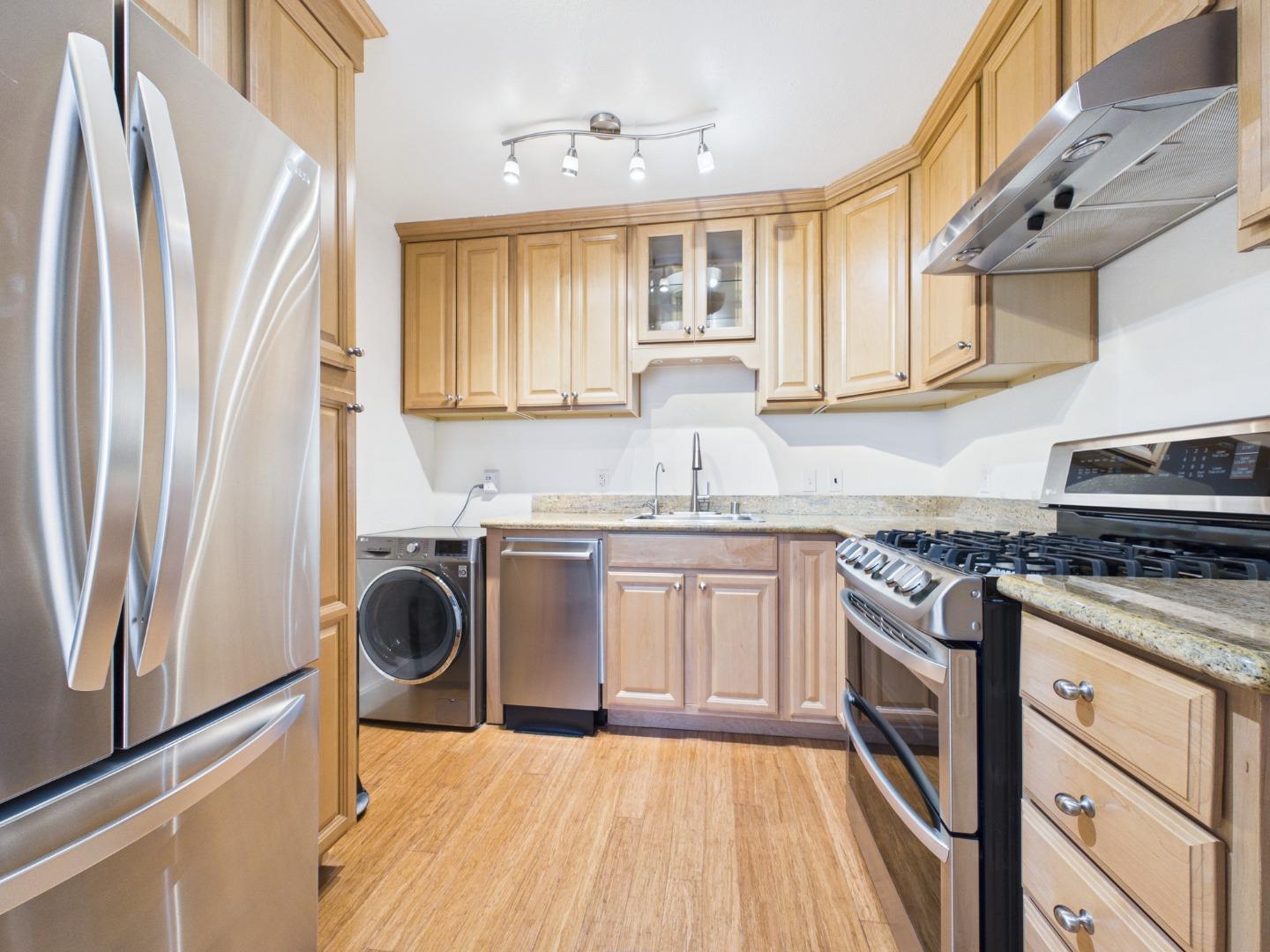 Detail Gallery Image 5 of 37 For 500 Glenwood #123,  Monterey,  CA 93940 - 1 Beds | 1 Baths