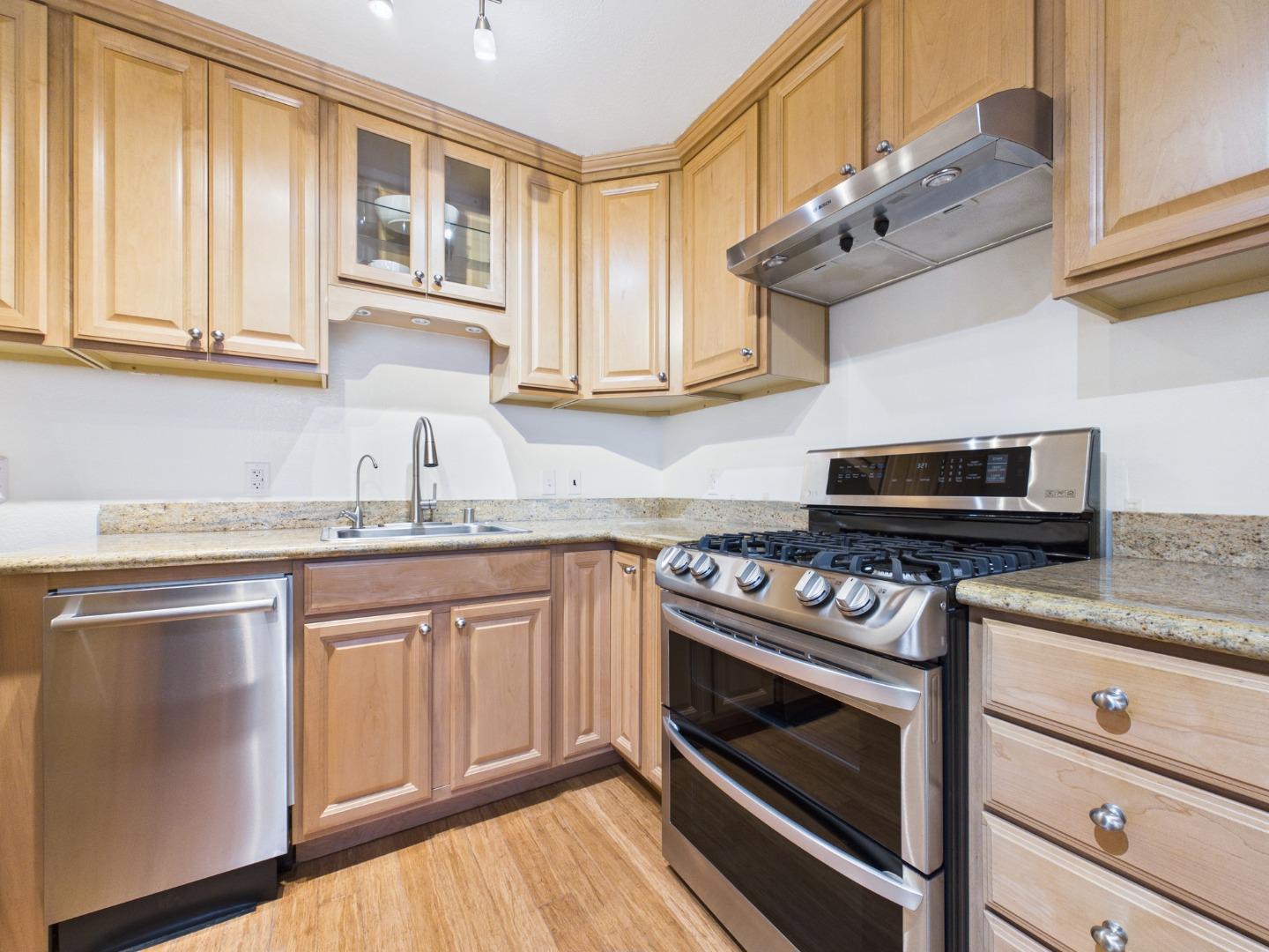 Detail Gallery Image 6 of 37 For 500 Glenwood #123,  Monterey,  CA 93940 - 1 Beds | 1 Baths