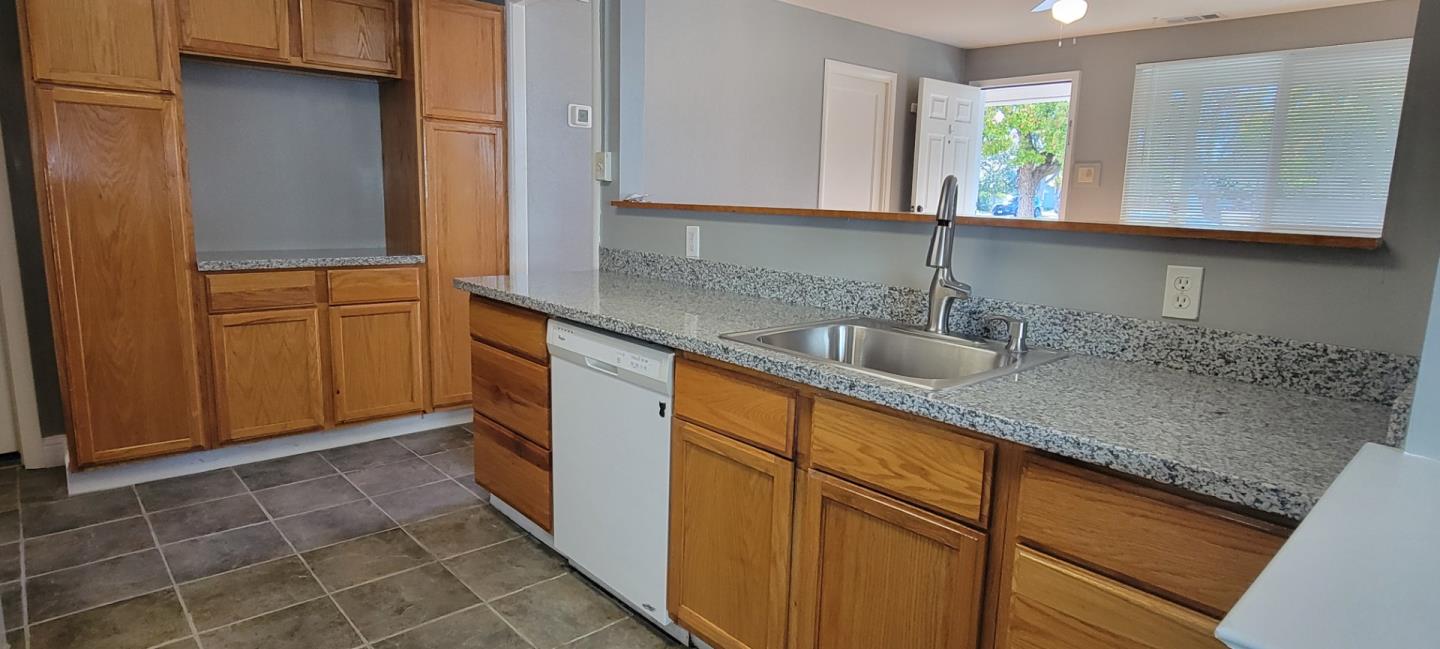 Detail Gallery Image 5 of 21 For 1686 Linden Street, Livermore,  CA 94551 - 3 Beds | 2 Baths