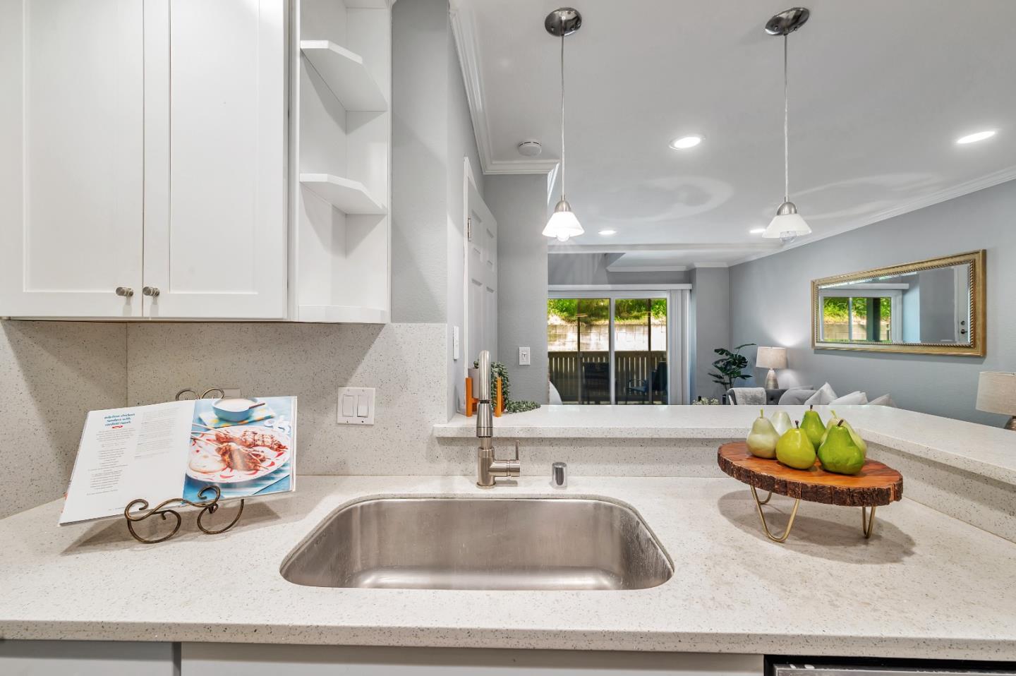 Detail Gallery Image 7 of 26 For 355 Half Moon Ln #9,  Daly City,  CA 94015 - 1 Beds | 1 Baths