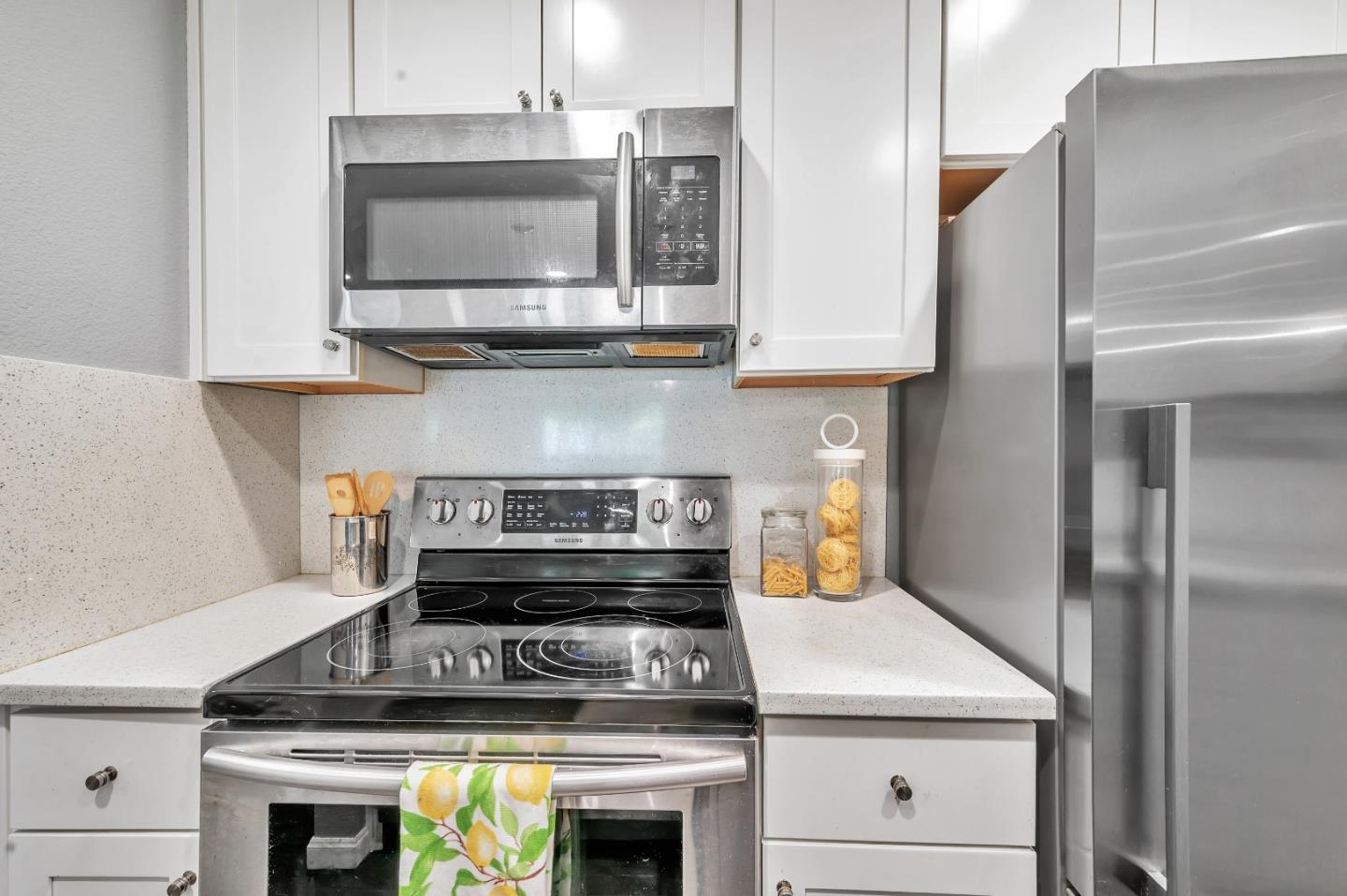 Detail Gallery Image 8 of 26 For 355 Half Moon Ln #9,  Daly City,  CA 94015 - 1 Beds | 1 Baths