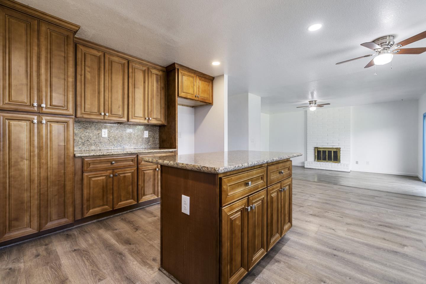 Detail Gallery Image 12 of 50 For 800 Treasure Ln, Manteca,  CA 95337 - 5 Beds | 3 Baths