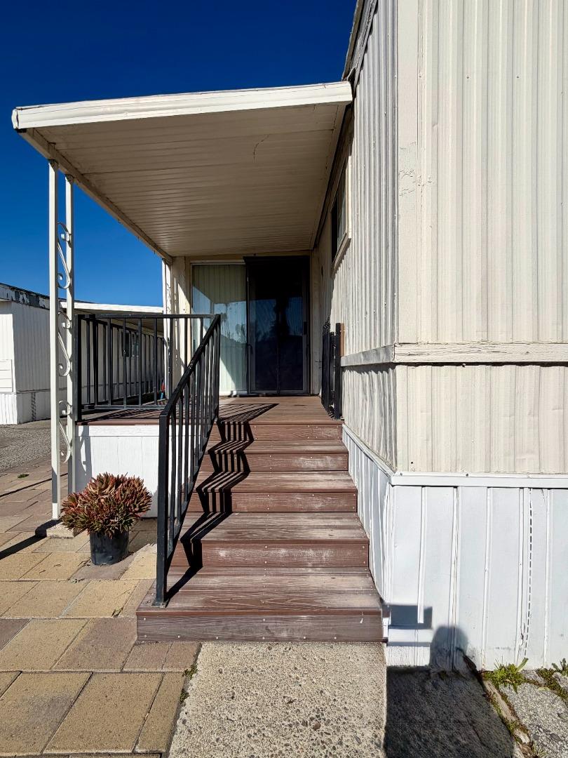 Detail Gallery Image 2 of 11 For 411 Lewis Rd #208,  San Jose,  CA 95111 - 2 Beds | 1 Baths