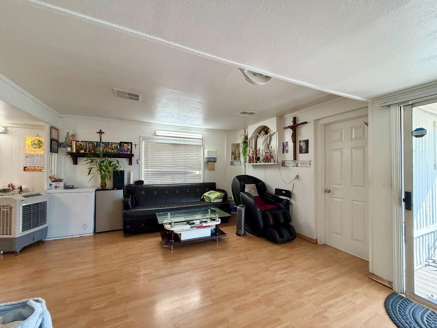 Detail Gallery Image 3 of 11 For 411 Lewis Rd #208,  San Jose,  CA 95111 - 2 Beds | 1 Baths