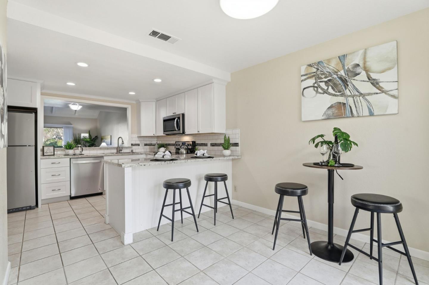 Detail Gallery Image 3 of 36 For 6250 Blauer Ln, San Jose,  CA 95135 - 2 Beds | 2 Baths