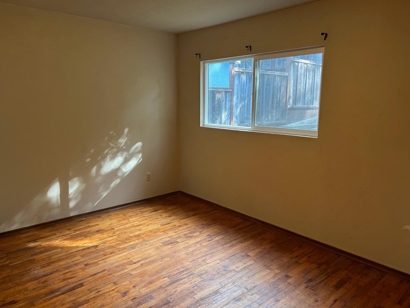 Detail Gallery Image 10 of 16 For 1247 Buena Vista Ave, Pacific Grove,  CA 93950 - 3 Beds | 1/1 Baths