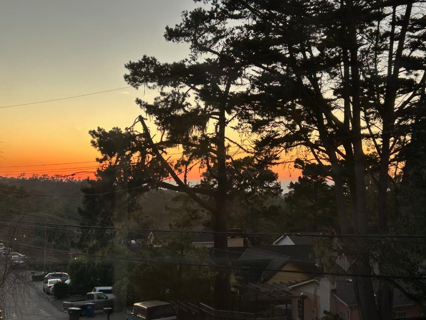 Detail Gallery Image 3 of 16 For 1247 Buena Vista Ave, Pacific Grove,  CA 93950 - 3 Beds | 1/1 Baths