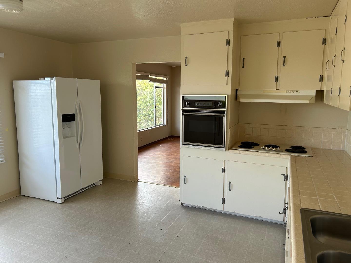 Detail Gallery Image 6 of 16 For 1247 Buena Vista Ave, Pacific Grove,  CA 93950 - 3 Beds | 1/1 Baths