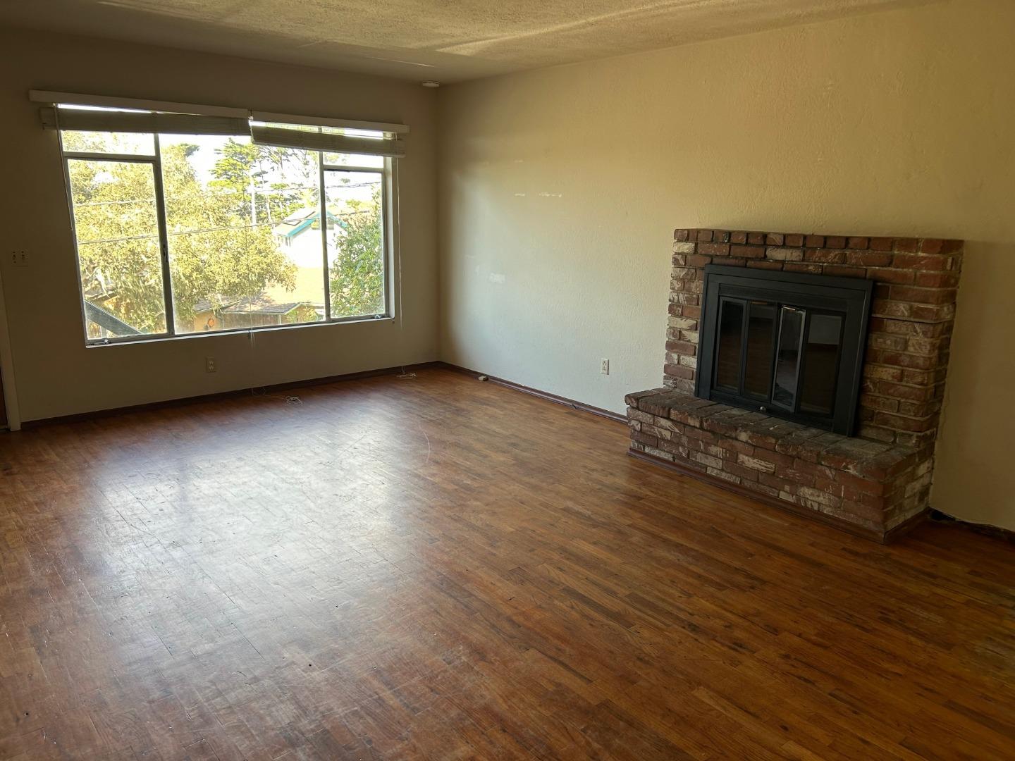 Detail Gallery Image 7 of 16 For 1247 Buena Vista Ave, Pacific Grove,  CA 93950 - 3 Beds | 1/1 Baths