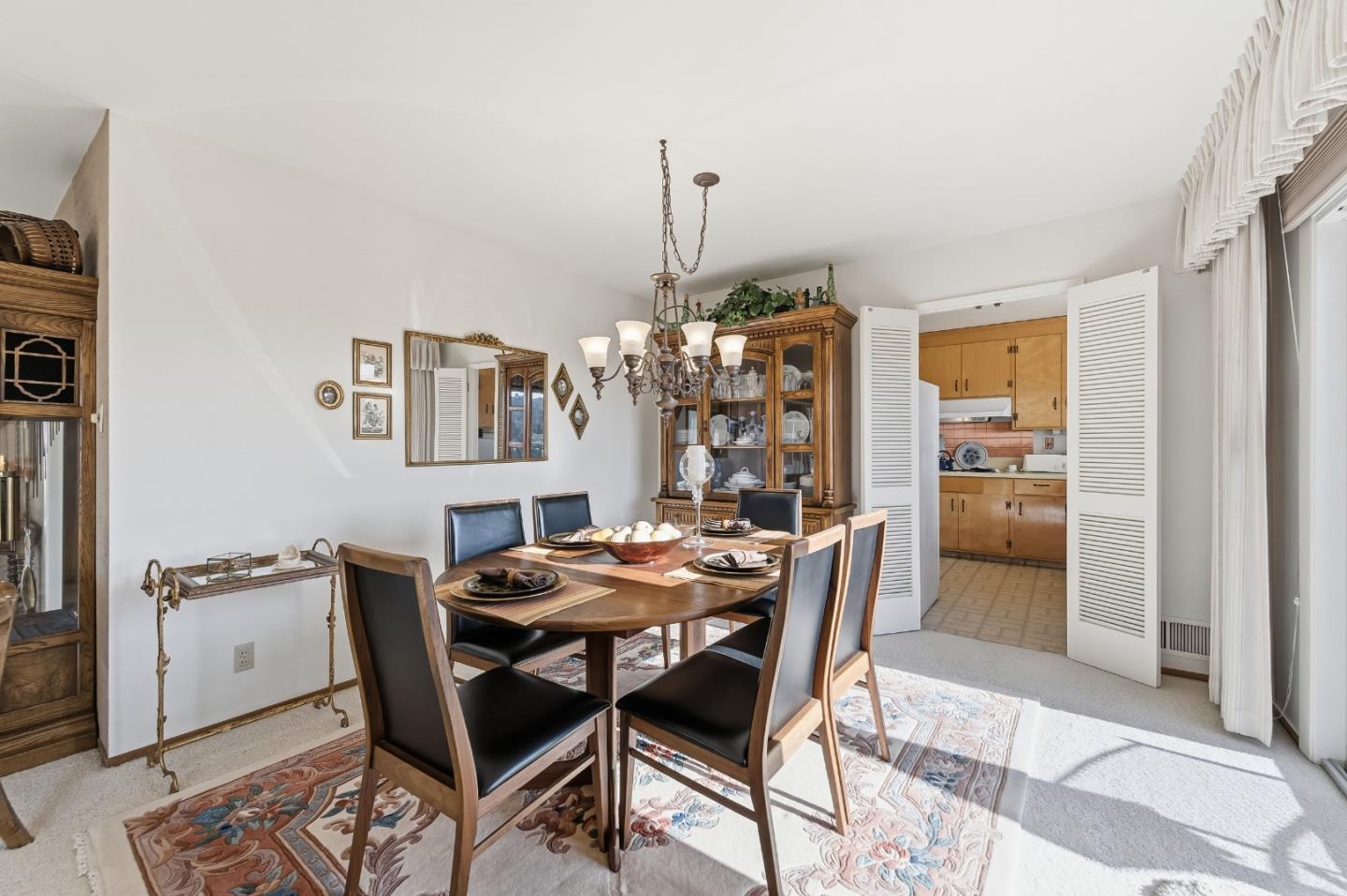 Detail Gallery Image 13 of 51 For 217 Bay View Dr, San Carlos,  CA 94070 - 4 Beds | 2/1 Baths