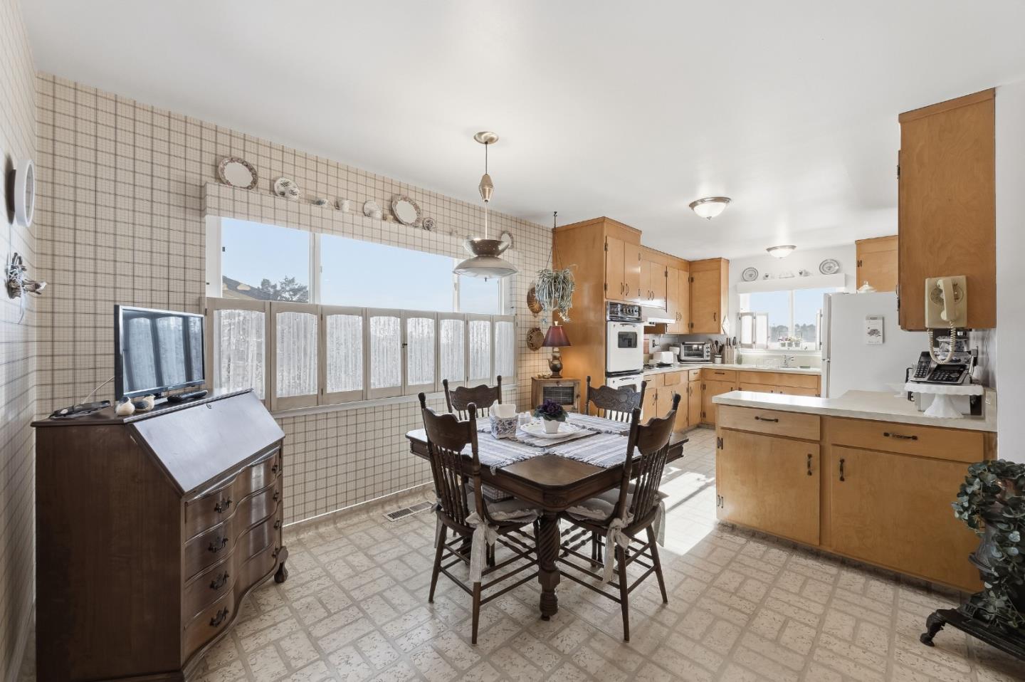 Detail Gallery Image 19 of 51 For 217 Bay View Dr, San Carlos,  CA 94070 - 4 Beds | 2/1 Baths