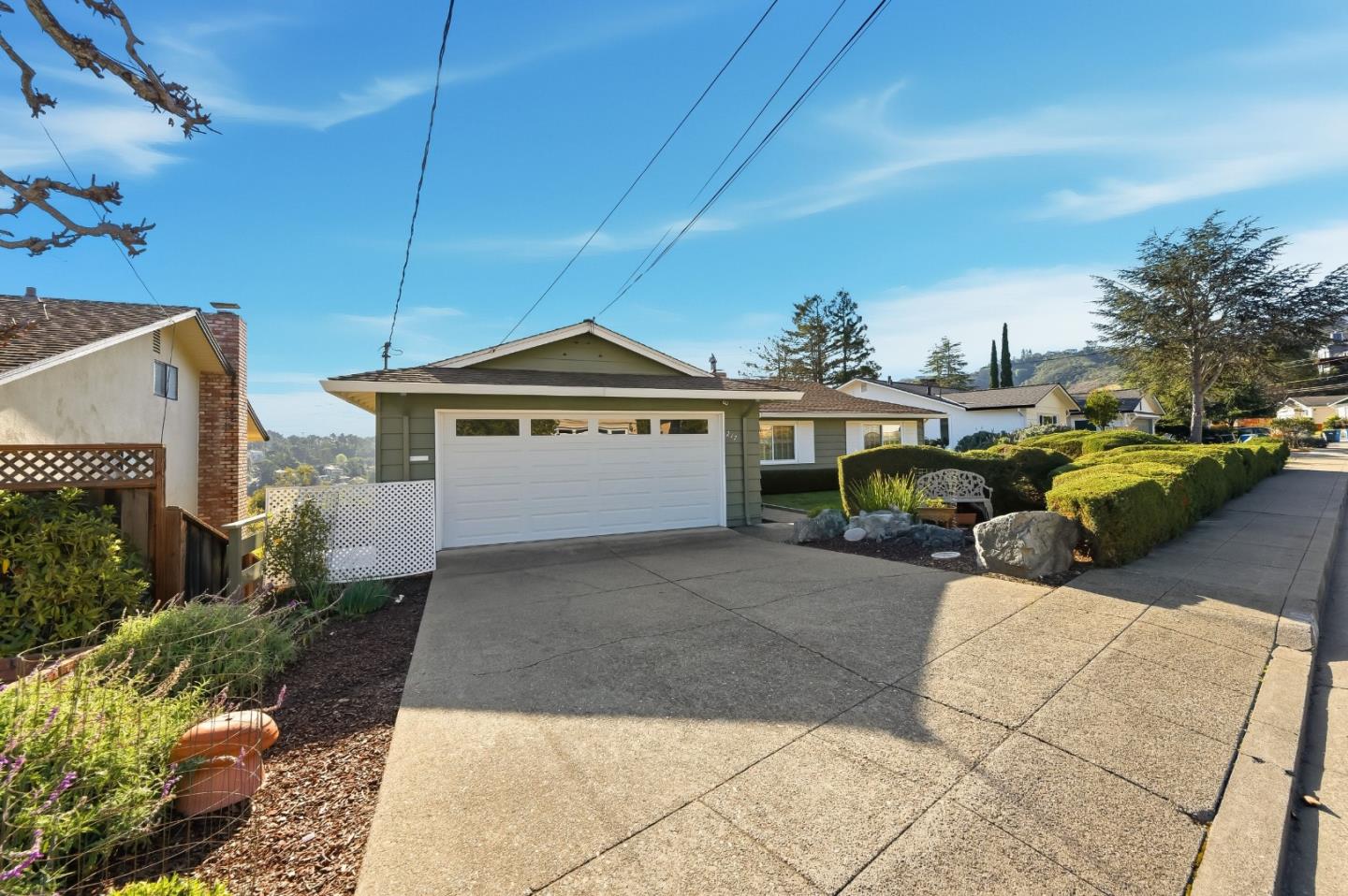 Detail Gallery Image 2 of 51 For 217 Bay View Dr, San Carlos,  CA 94070 - 4 Beds | 2/1 Baths