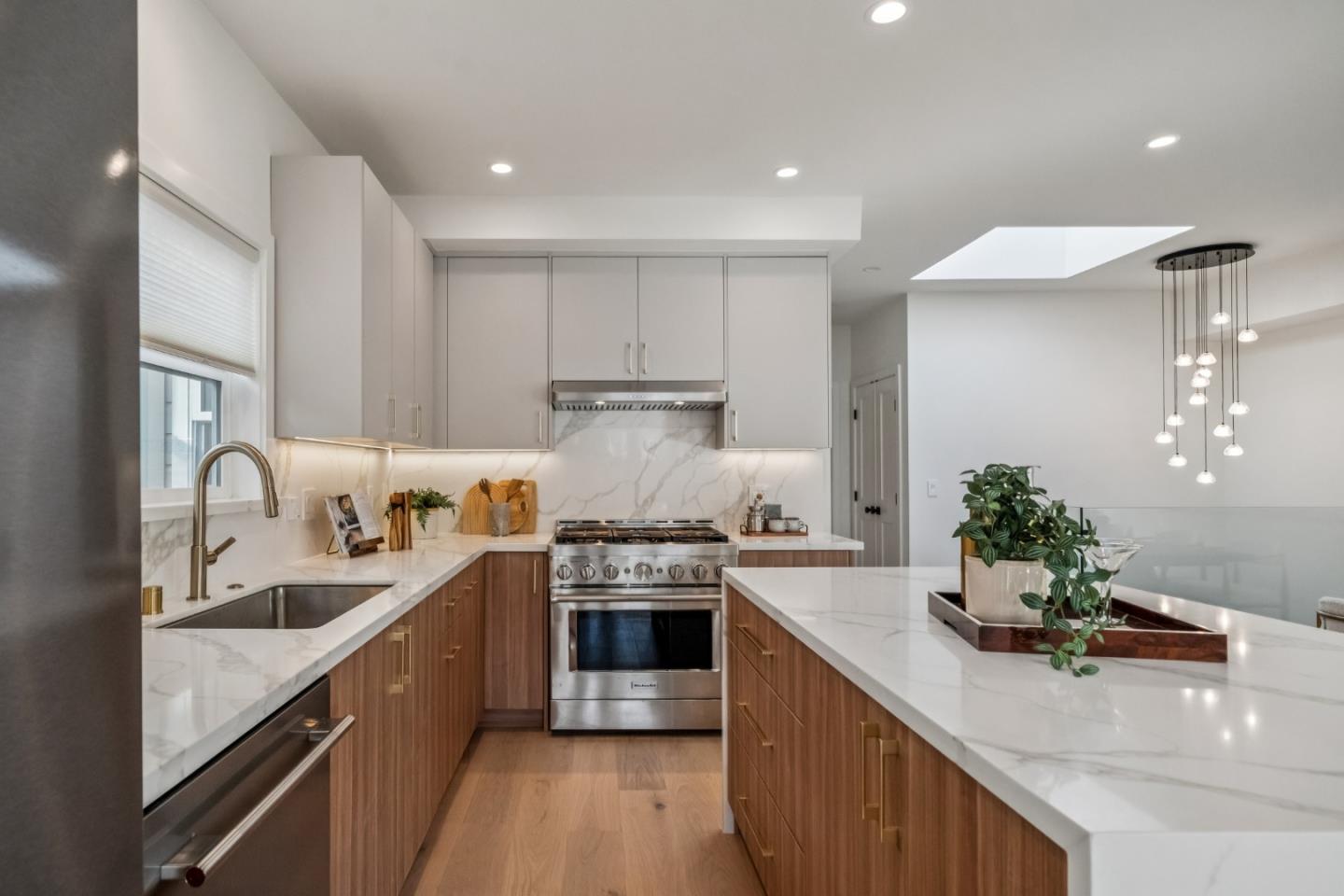 Detail Gallery Image 15 of 54 For 2530 27th Ave, San Francisco,  CA 94116 - 4 Beds | 4 Baths