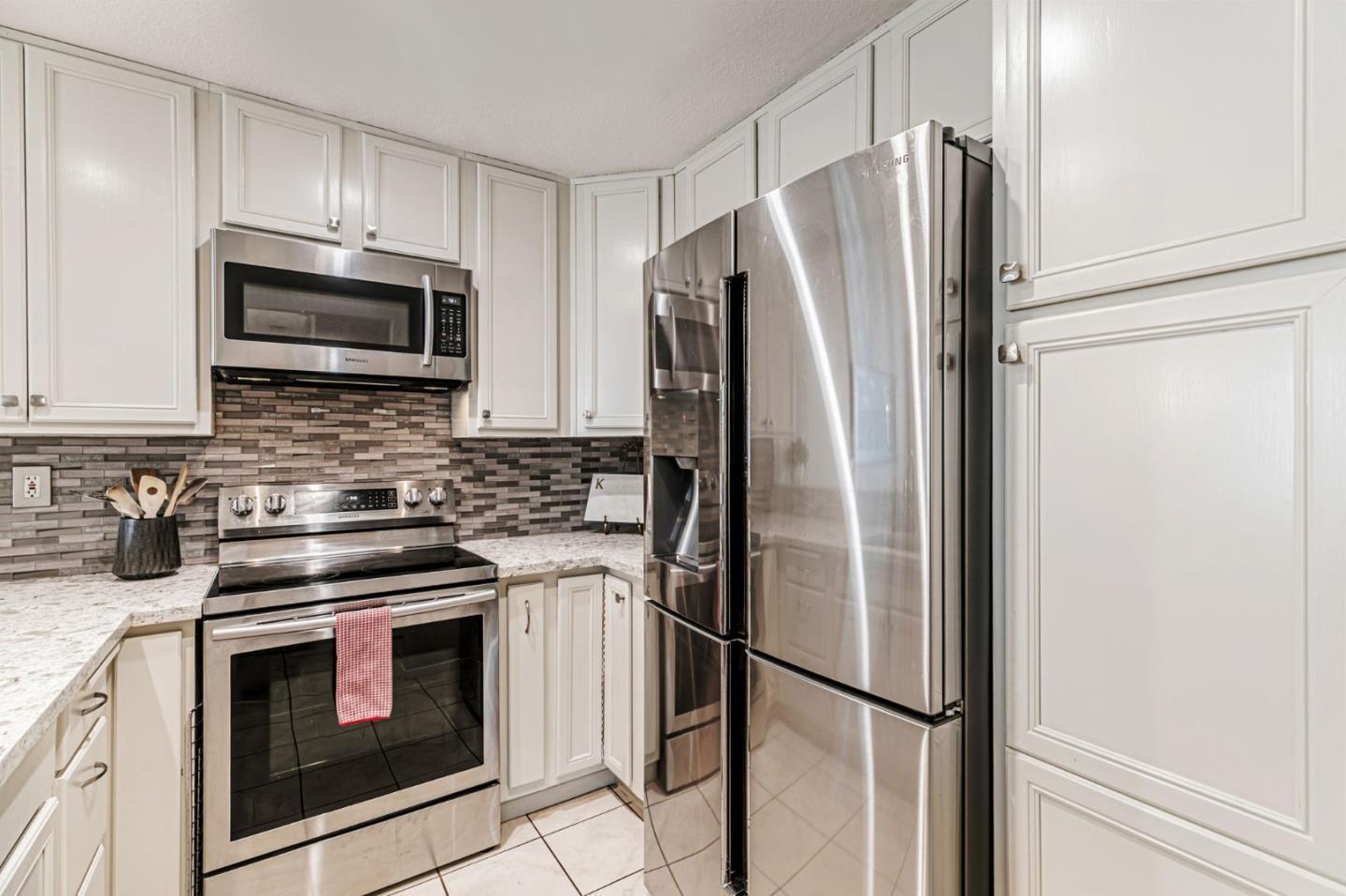 Detail Gallery Image 5 of 39 For 3400 La Terrace Cir, San Jose,  CA 95123 - 2 Beds | 1 Baths