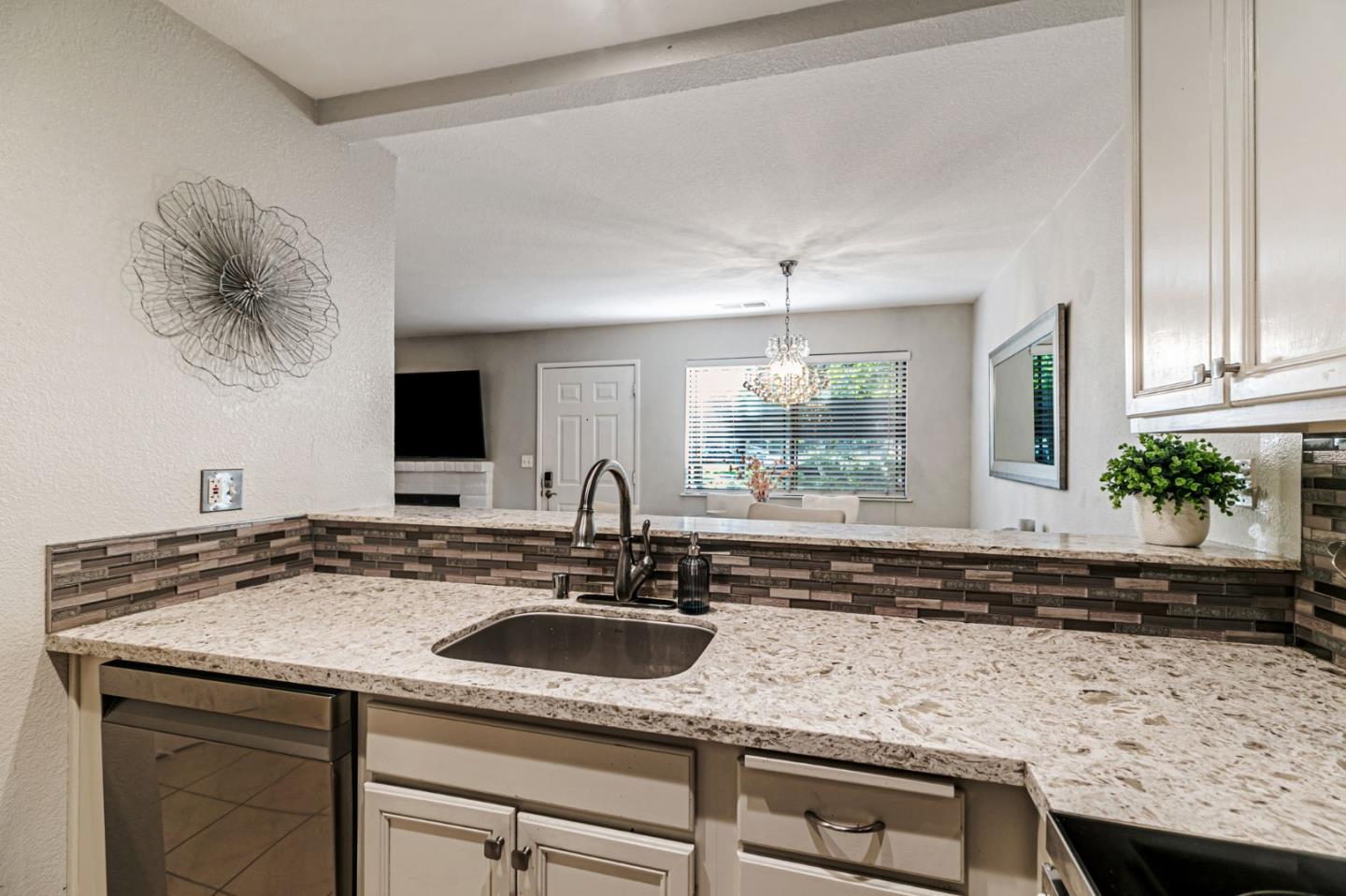 Detail Gallery Image 7 of 39 For 3400 La Terrace Cir, San Jose,  CA 95123 - 2 Beds | 1 Baths