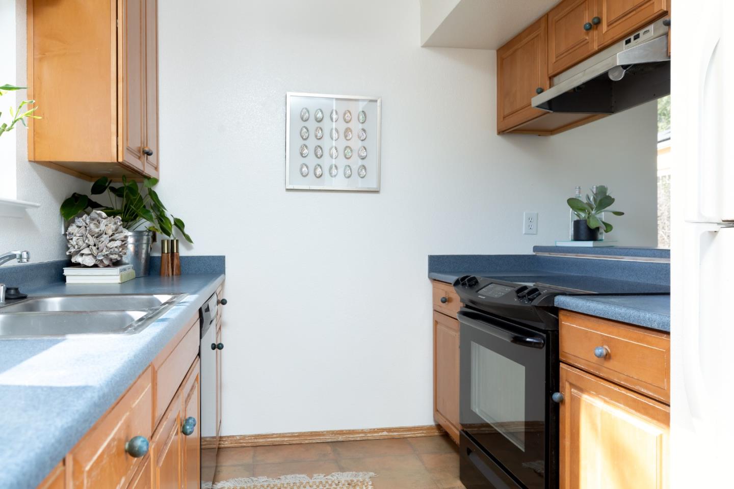 Detail Gallery Image 8 of 20 For 1165 Whitewater Cv #1165,  Santa Cruz,  CA 95062 - 2 Beds | 1 Baths