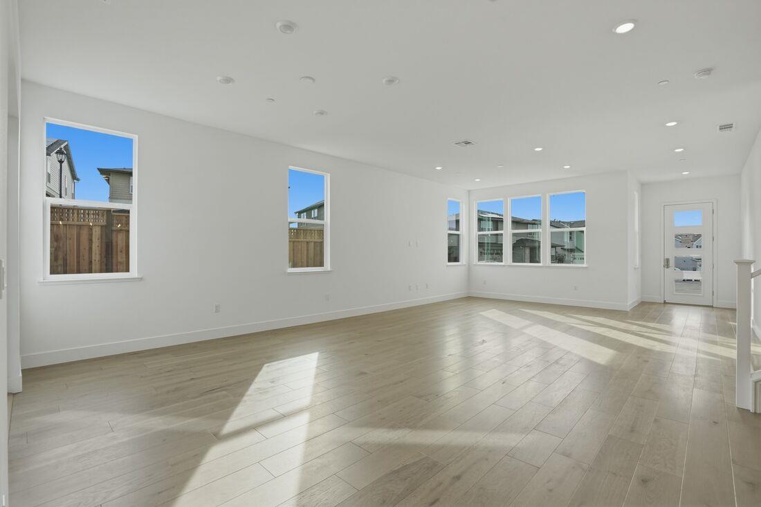 Detail Gallery Image 8 of 20 For 1901 Michael Ave, Dublin,  CA 94568 - 4 Beds | 3 Baths