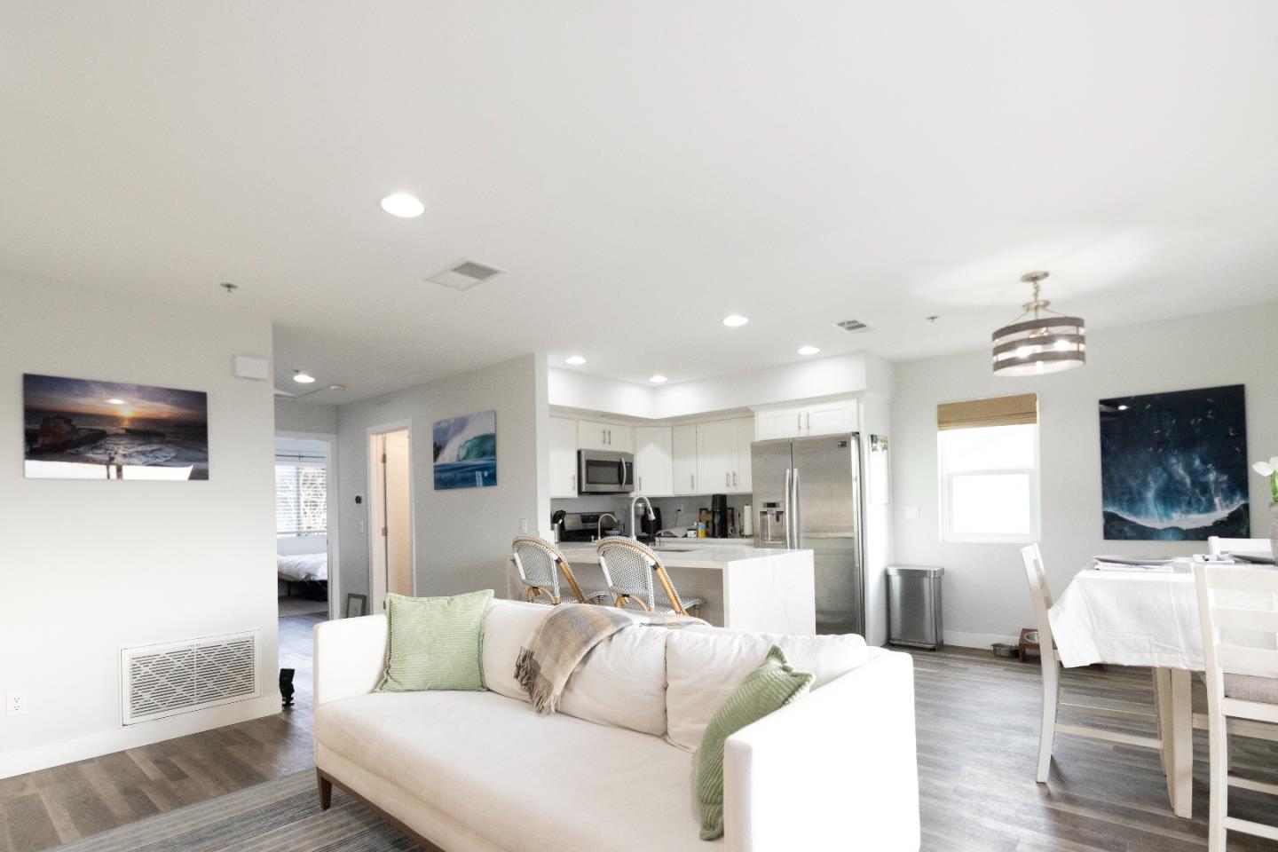 Detail Gallery Image 4 of 12 For 103 Mangano Cir, Encinitas,  CA 92024 - 2 Beds | 2 Baths