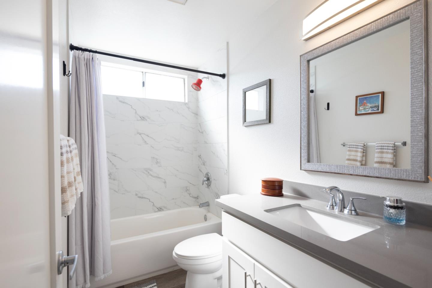 Detail Gallery Image 6 of 12 For 103 Mangano Cir, Encinitas,  CA 92024 - 2 Beds | 2 Baths