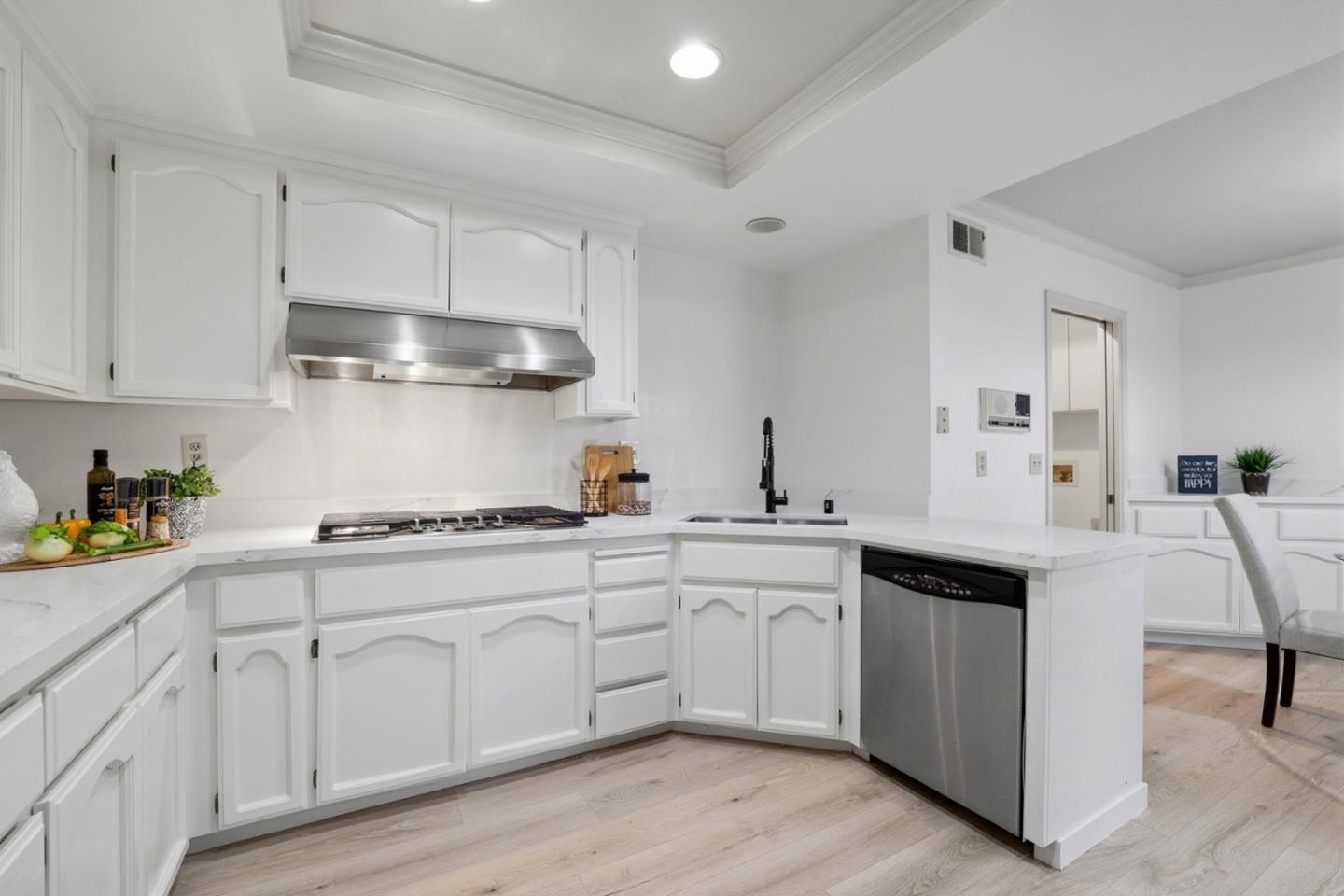 Detail Gallery Image 13 of 38 For 1059 Quail Creek Cir, San Jose,  CA 95120 - 3 Beds | 2 Baths