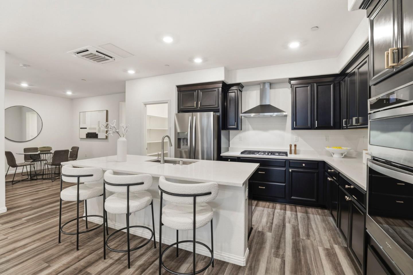 Detail Gallery Image 10 of 62 For 6816 Vector Ct, San Jose,  CA 95119 - 3 Beds | 3 Baths