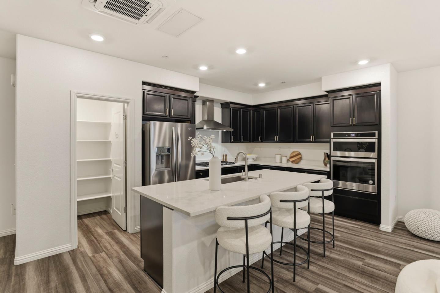 Detail Gallery Image 14 of 62 For 6816 Vector Ct, San Jose,  CA 95119 - 3 Beds | 3 Baths