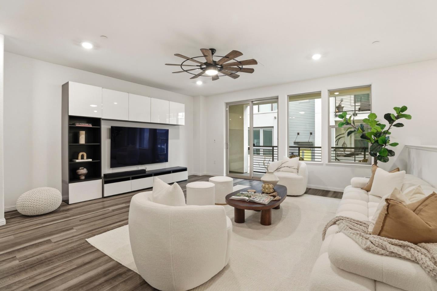 Detail Gallery Image 6 of 62 For 6816 Vector Ct, San Jose,  CA 95119 - 3 Beds | 3 Baths