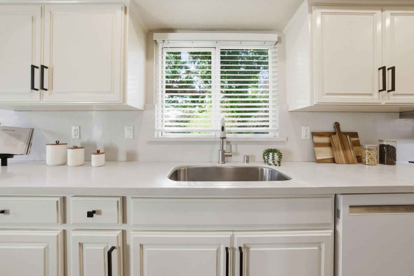 Detail Gallery Image 18 of 50 For 126 via Lago, Los Gatos,  CA 95032 - 3 Beds | 2/1 Baths