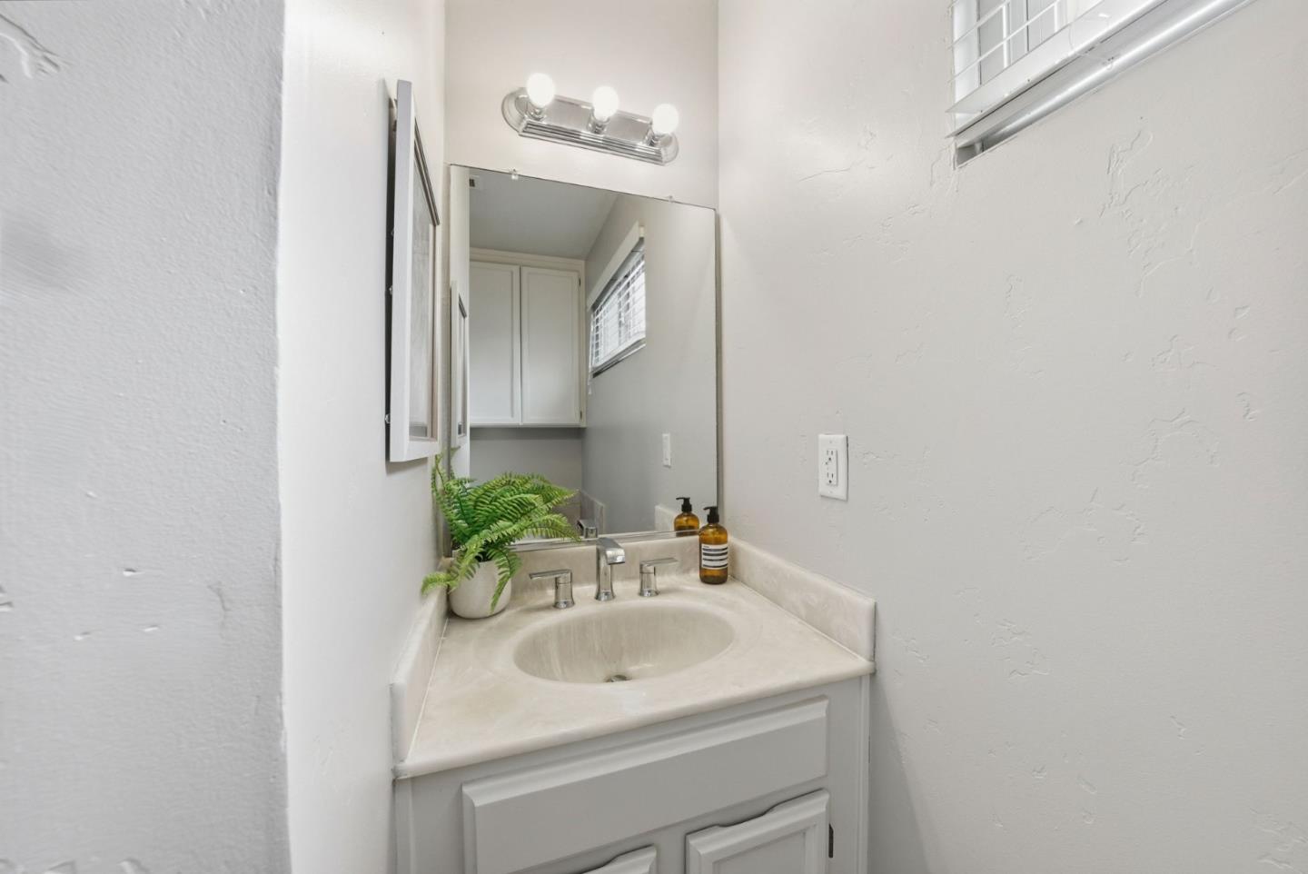 Detail Gallery Image 30 of 50 For 126 via Lago, Los Gatos,  CA 95032 - 3 Beds | 2/1 Baths