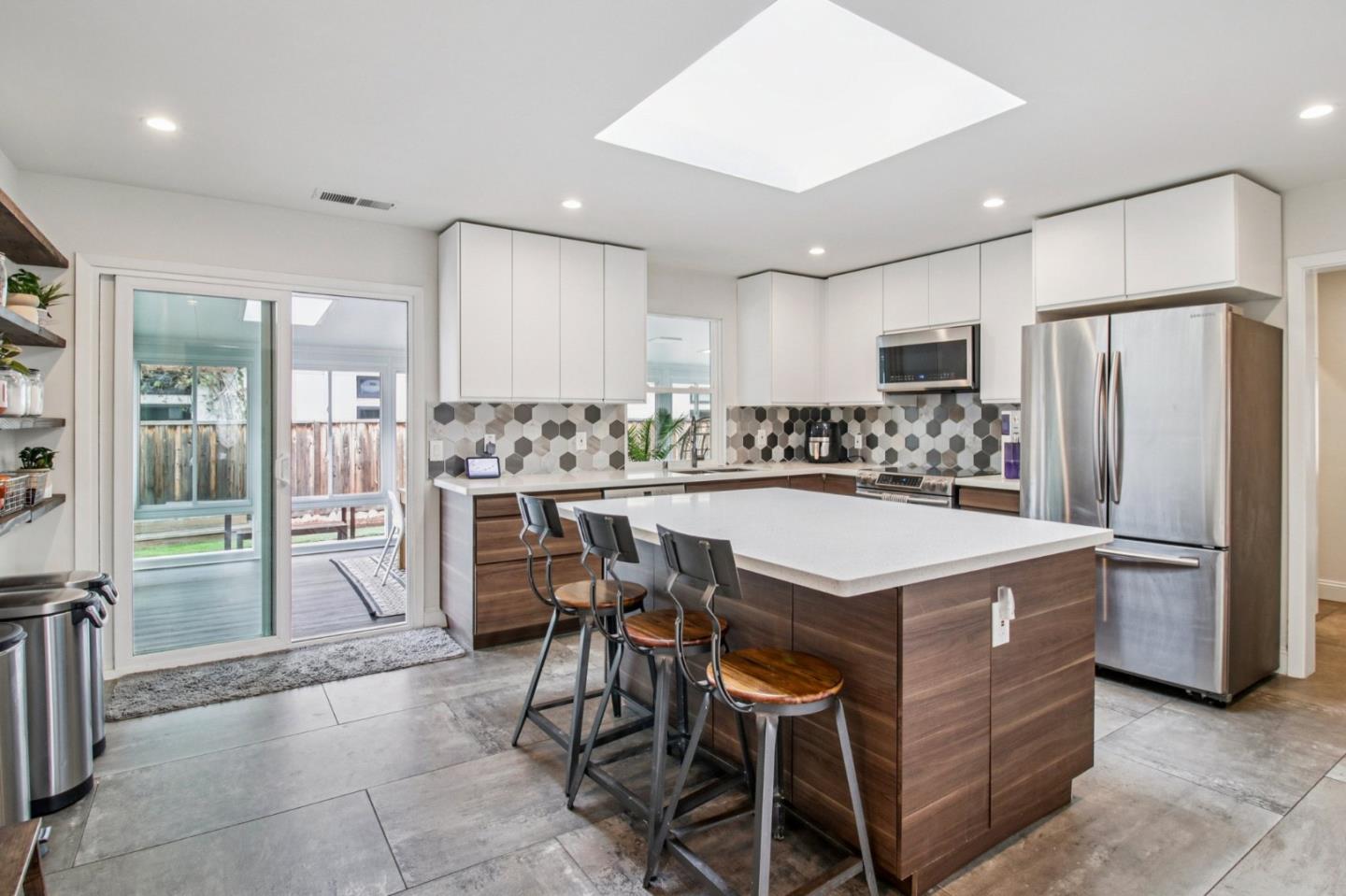 Detail Gallery Image 16 of 114 For 2791 Scott St, San Jose,  CA 95128 - 5 Beds | 5 Baths