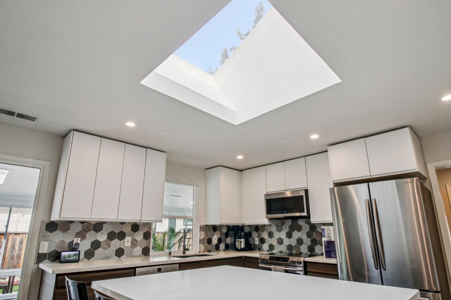 Detail Gallery Image 19 of 114 For 2791 Scott St, San Jose,  CA 95128 - 5 Beds | 5 Baths