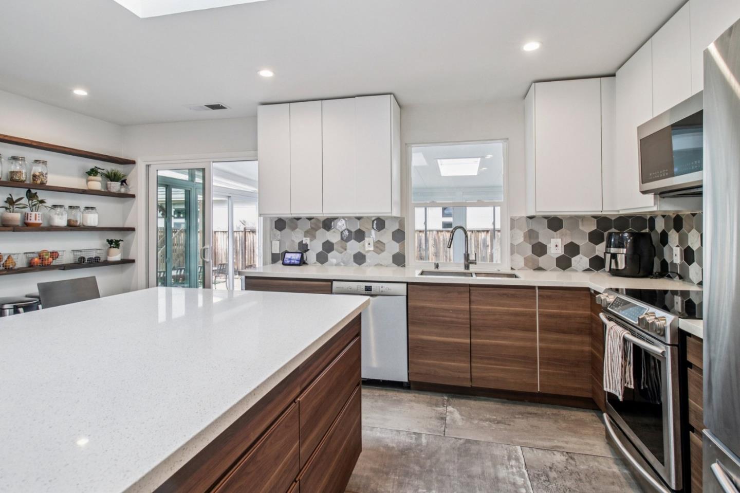 Detail Gallery Image 21 of 114 For 2791 Scott St, San Jose,  CA 95128 - 5 Beds | 5 Baths