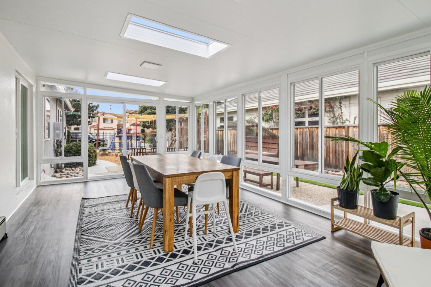 Detail Gallery Image 24 of 114 For 2791 Scott St, San Jose,  CA 95128 - 5 Beds | 5 Baths